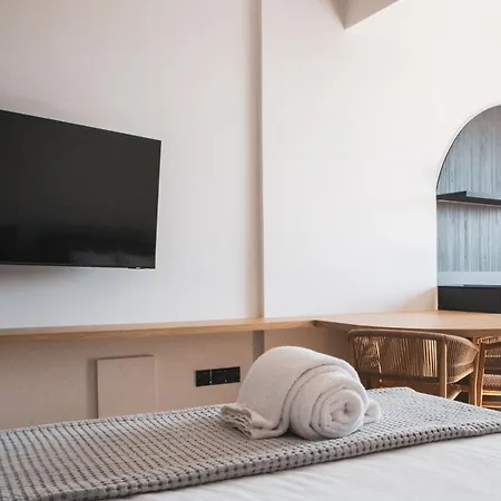 מלון דירות Alinea Lano Old Town Center 4*